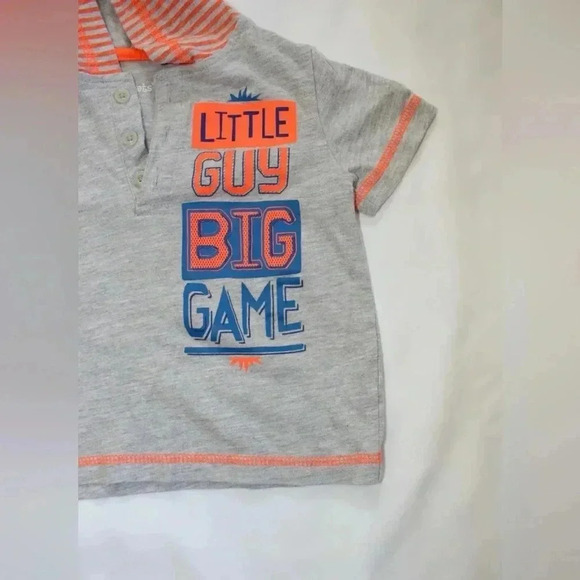 Kidgets Baby Boy Hooded Gray ShortSleeve Shirt 12M “Little Guy Big Game” Toddler - Picture 2 of 4